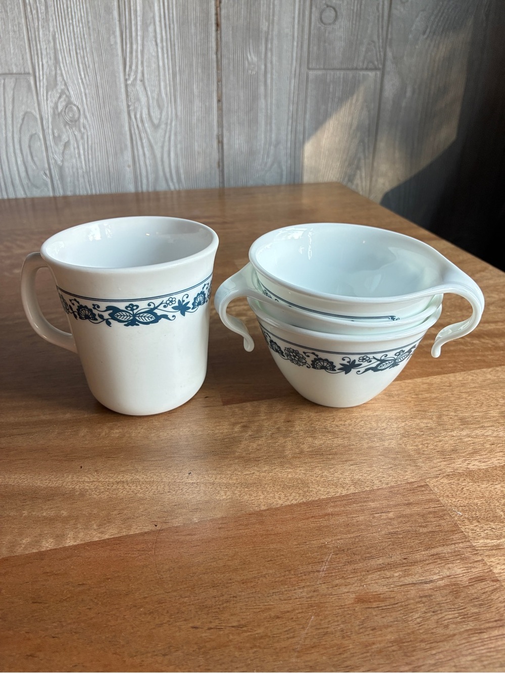 4 Vintage Corelle cups in the "Old Town Blue" pattern